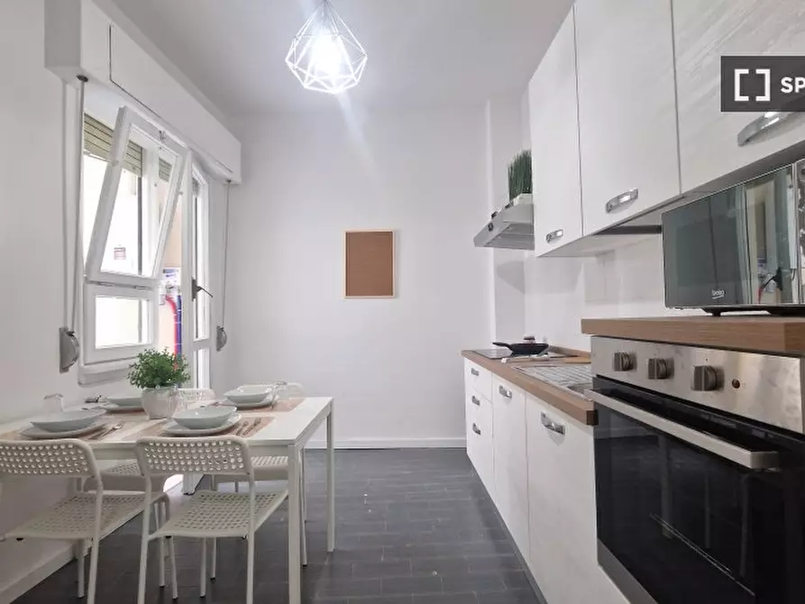 Immagine 12 di Camera condivisa in affitto  in Lungotevere di Pietra Papa a Roma