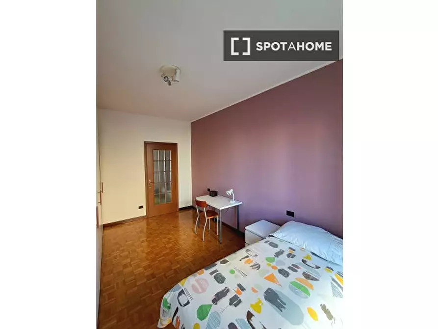 Immagine 1 di Camera condivisa in affitto  in Viale Famagosta a Milano