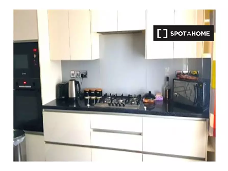 Immagine 2 di Appartamento in affitto  in Elizabethan Way a 