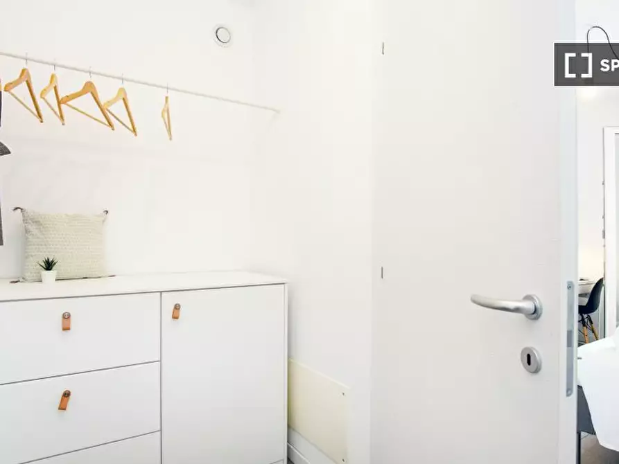 Immagine 2 di Camera condivisa in affitto  in Via Luigi Mercantini a Milano