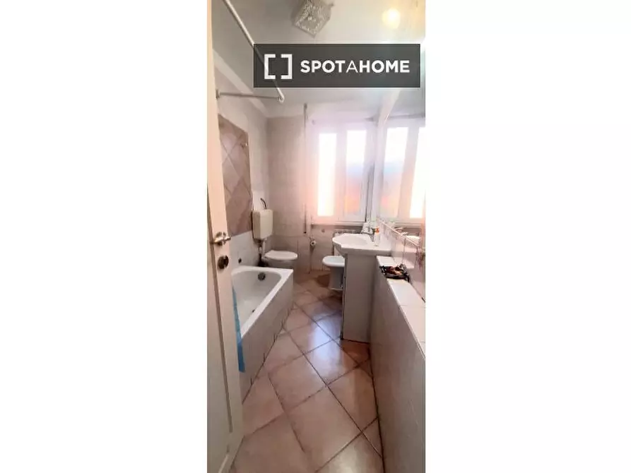 Immagine 9 di Camera condivisa in affitto  in Via Cesare Bazzani a Roma