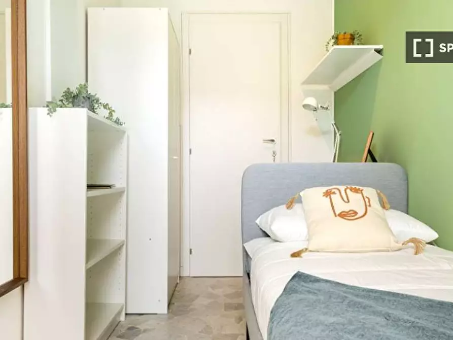 Immagine 4 di Camera condivisa in affitto  in Via Lorenteggio Milan a Milano