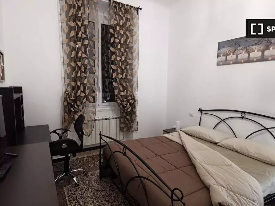 Immagine 2 di Camera condivisa in affitto  in Via Venezia a Genova
