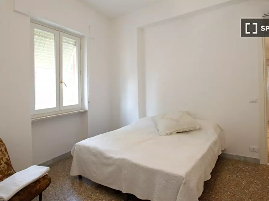 Immagine 1 di Camera condivisa in affitto  in Via dei Savorelli a Roma