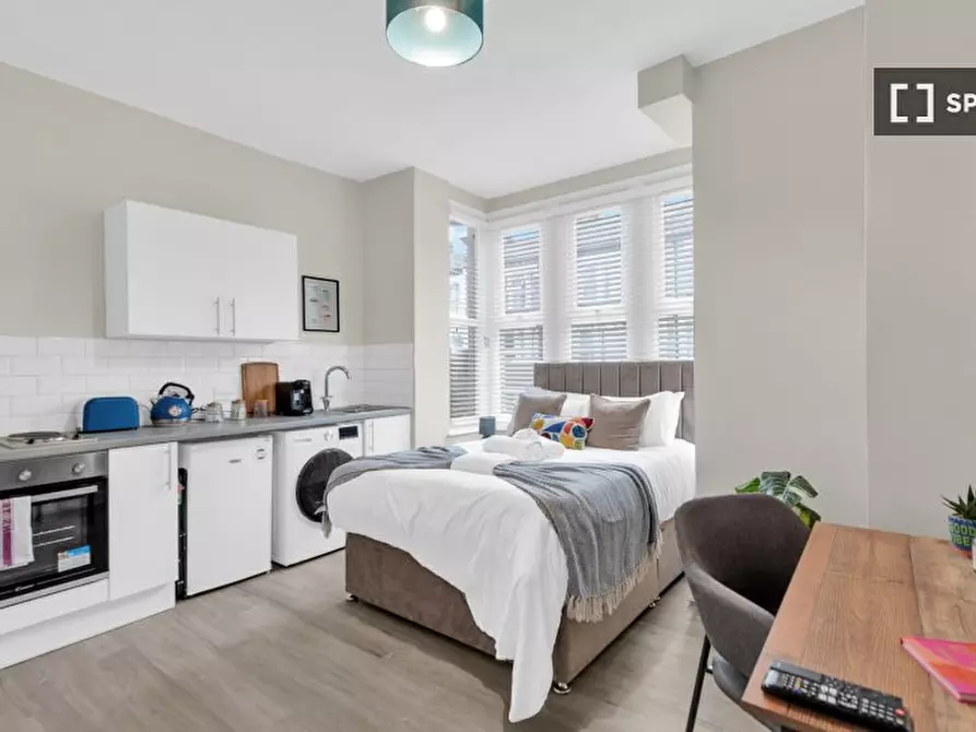 Immagine 3 di Ufficio in affitto  in flat a Tottenham