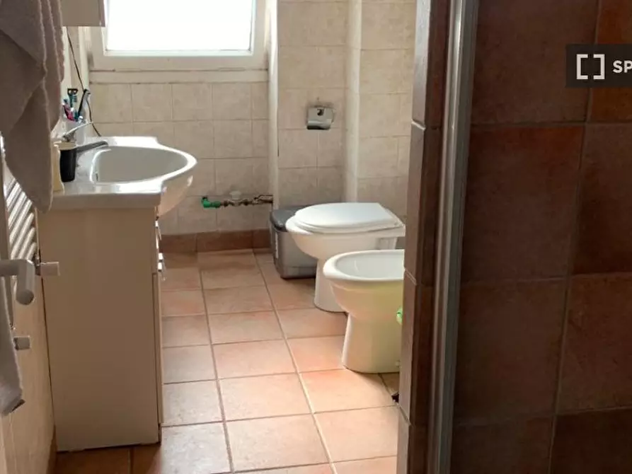 Immagine 4 di Camera condivisa in affitto  in Via Francesco Grimaldi a Roma