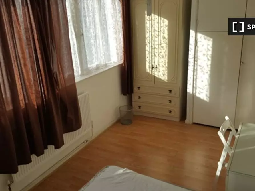 Immagine 3 di Camera condivisa in affitto  in Jubilee Street a Poplar