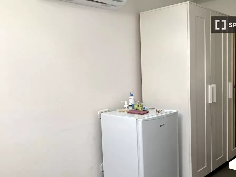 Immagine 6 di Camera condivisa in affitto  in Via di Carcaricola a Roma