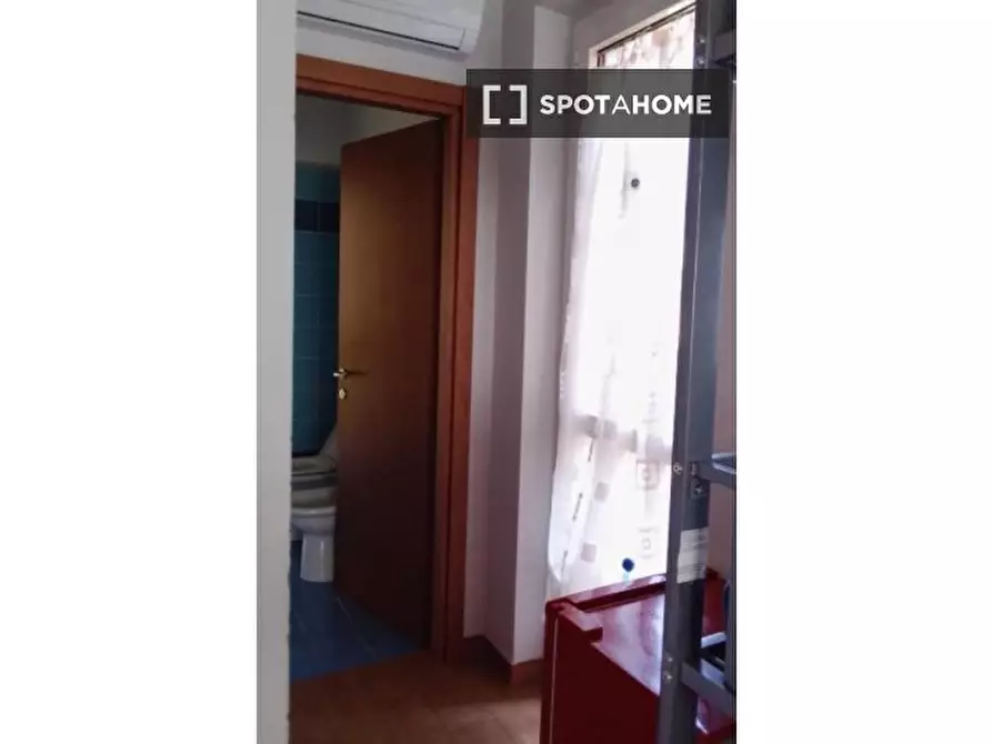 Immagine 19 di Camera condivisa in affitto  in Via delle Querce a Alagna