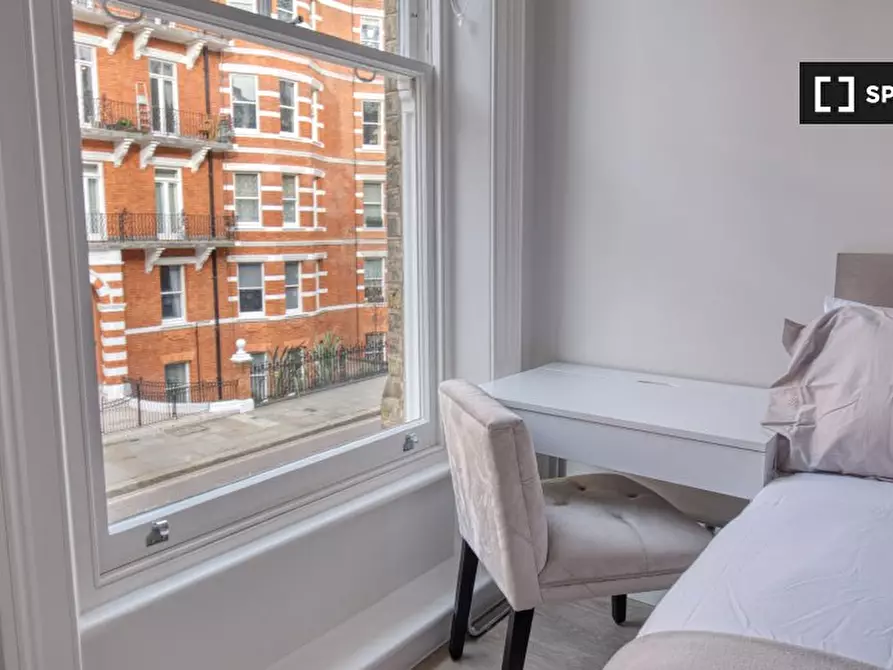 Immagine 3 di Ufficio in affitto  in A Old Brompton Rd a Kensington