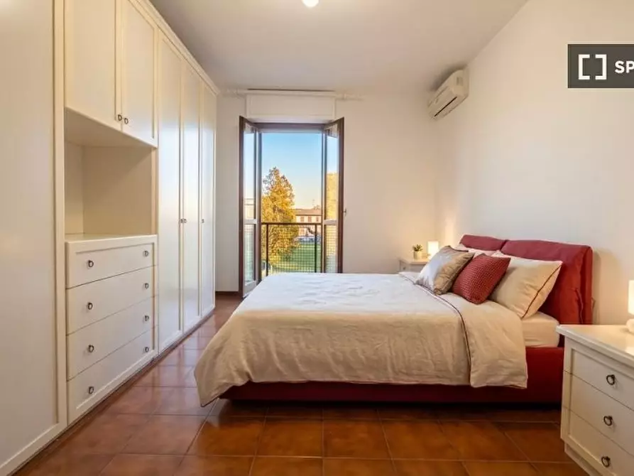 Immagine 3 di Camera condivisa in affitto  in Via Umberto Lilloni a Roma