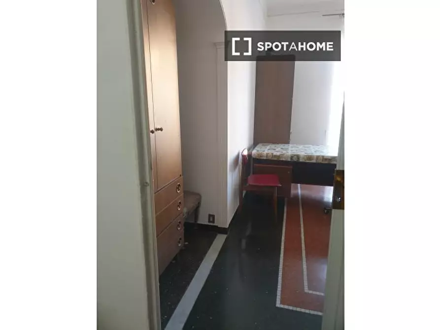 Immagine 4 di Camera condivisa in affitto  in Via S. Martino a Genova