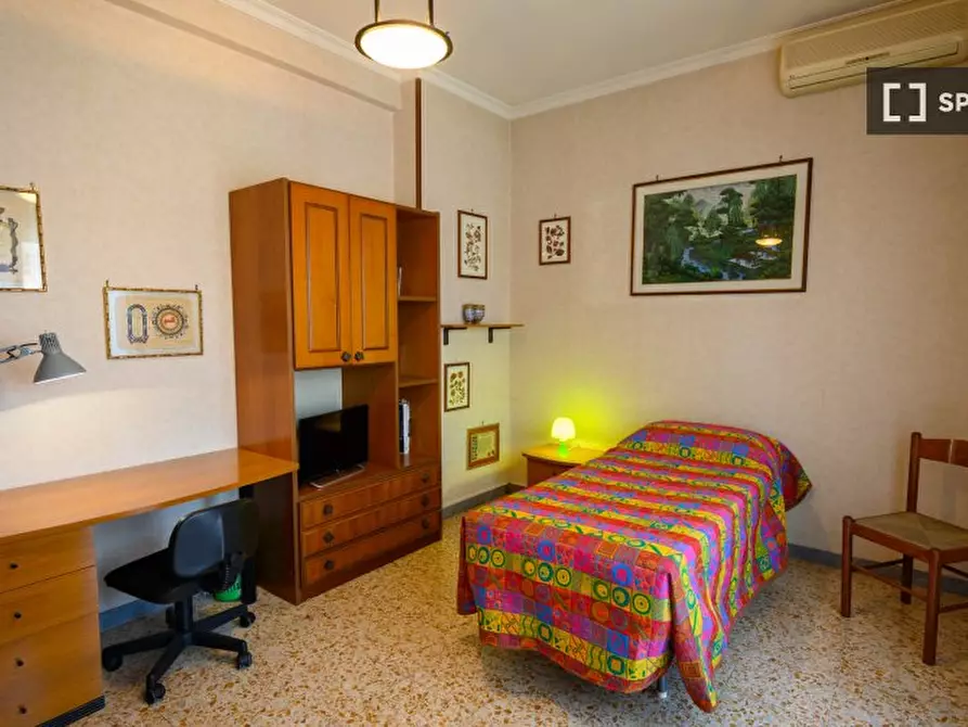 Immagine 3 di Camera condivisa in affitto  in Via delle Robinie a Roma