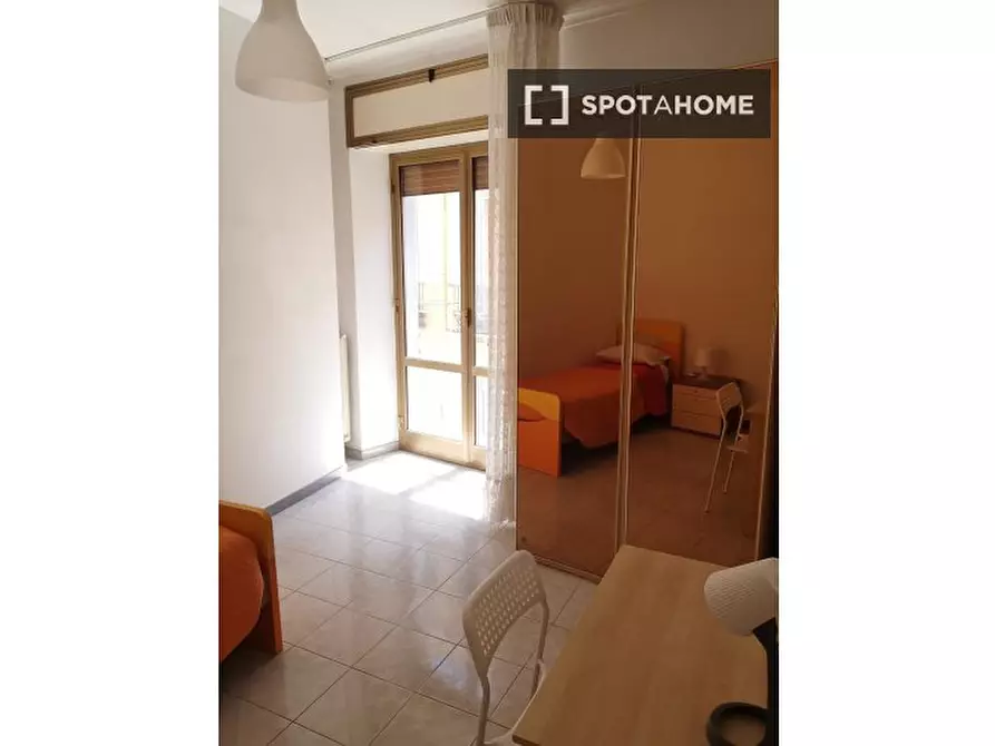 Immagine 11 di Camera condivisa in affitto  in Via Francesco Saverio Correra a Napoli