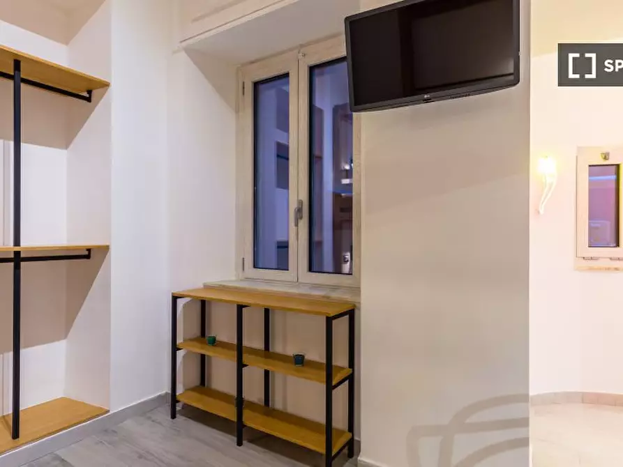 Immagine 15 di Appartamento in affitto  in Via San Nicola dei Caserti a Napoli