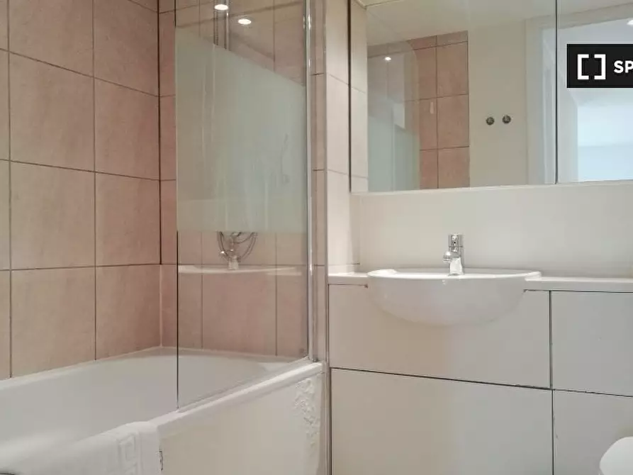 Immagine 5 di Appartamento in affitto  in Hosier Ln a Islington