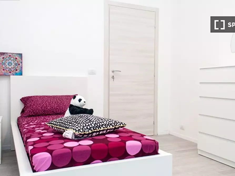 Immagine 2 di Camera condivisa in affitto  in Piazza Tancredi Galimberti a Torino