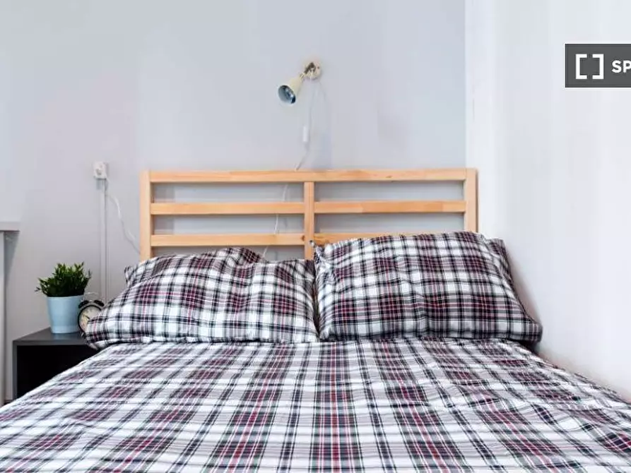 Immagine 1 di Camera condivisa in affitto  in Via Ferrante Aporti a Milano