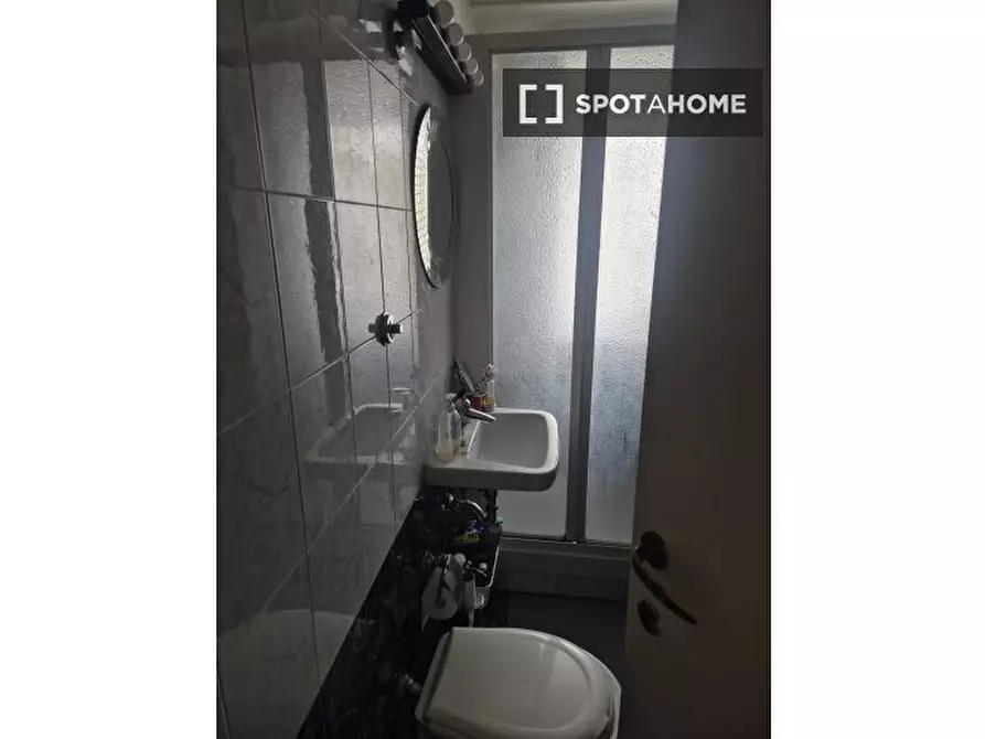 Immagine 9 di Camera condivisa in affitto  in Via Franco Lucchini a Roma