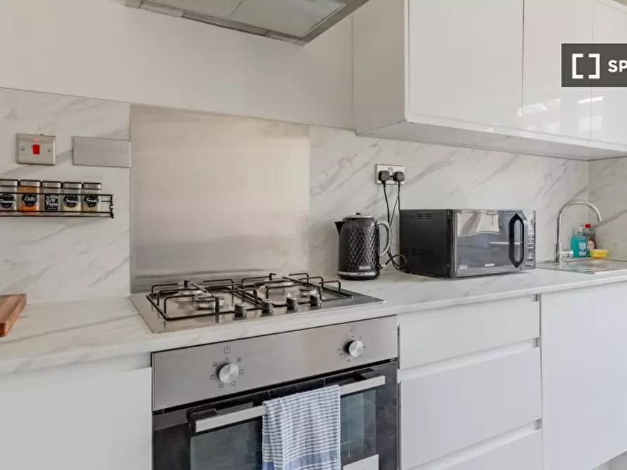 Immagine 3 di Appartamento in affitto  in Grange Park Rd a Walthamstow