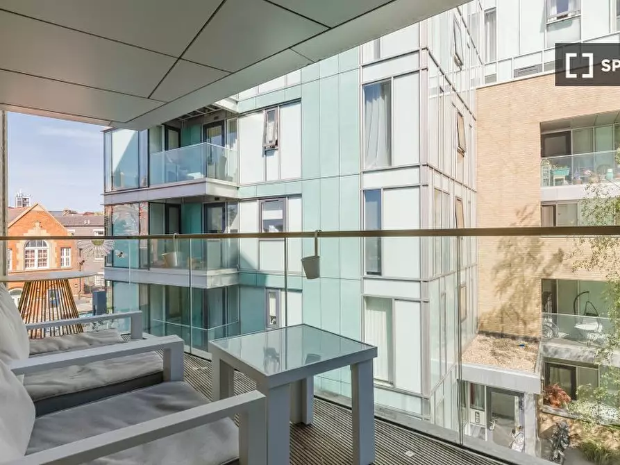 Immagine 13 di Appartamento in affitto  in Broomhill Road a Wandsworth