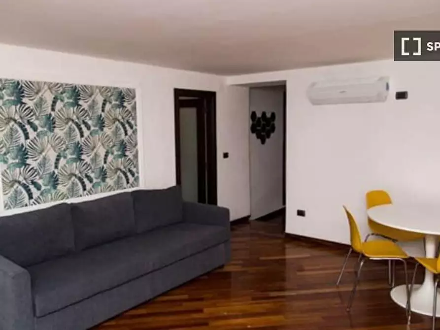 Immagine 4 di Camera condivisa in affitto  in Vico Maiorani a Napoli