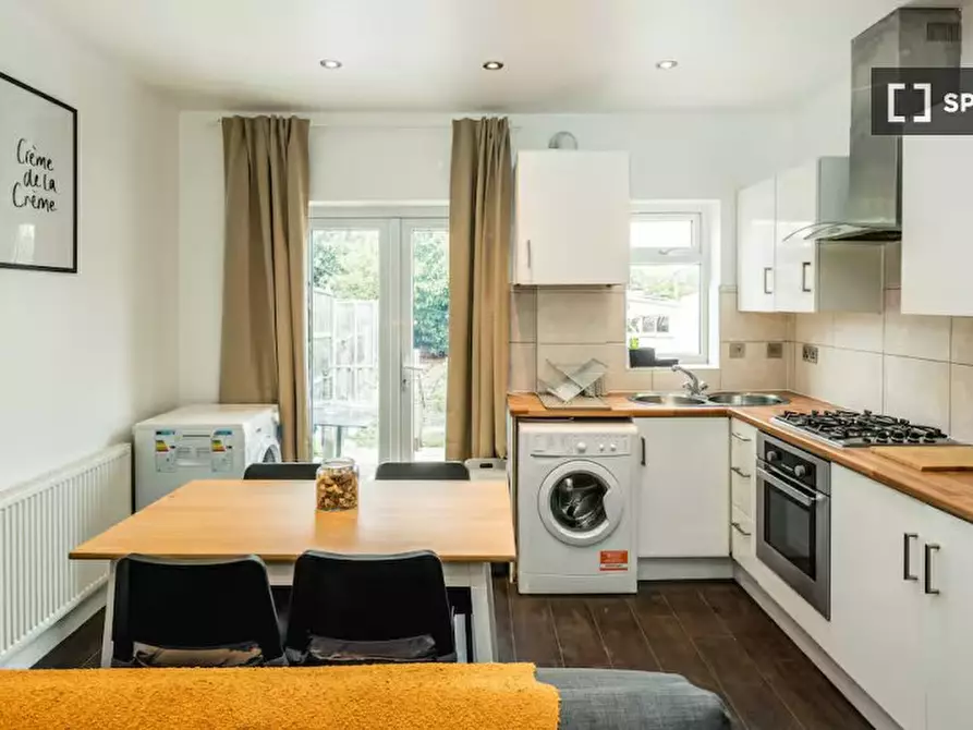 Immagine 8 di Appartamento in affitto  in Parkfield Crescent a Hounslow