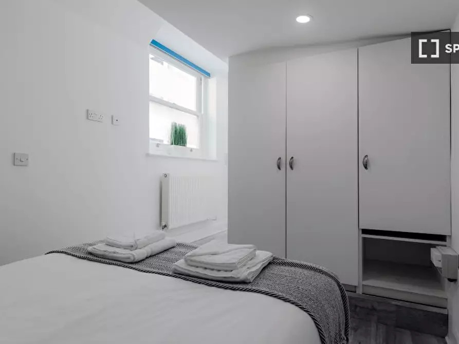 Immagine 19 di Appartamento in affitto  in Lower Ground a Kensington