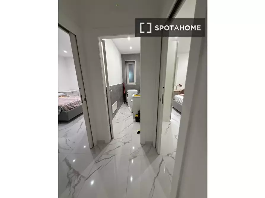 Immagine 6 di Camera condivisa in affitto  in Corso Secondigliano a Napoli