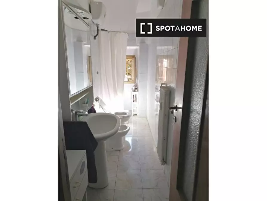 Immagine 8 di Camera condivisa in affitto  in Via Foligno a Roma