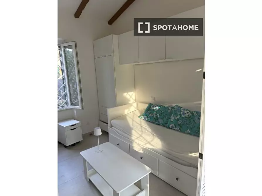 Immagine 4 di Appartamento in affitto  in Via dell'Acqua Felice a Roma