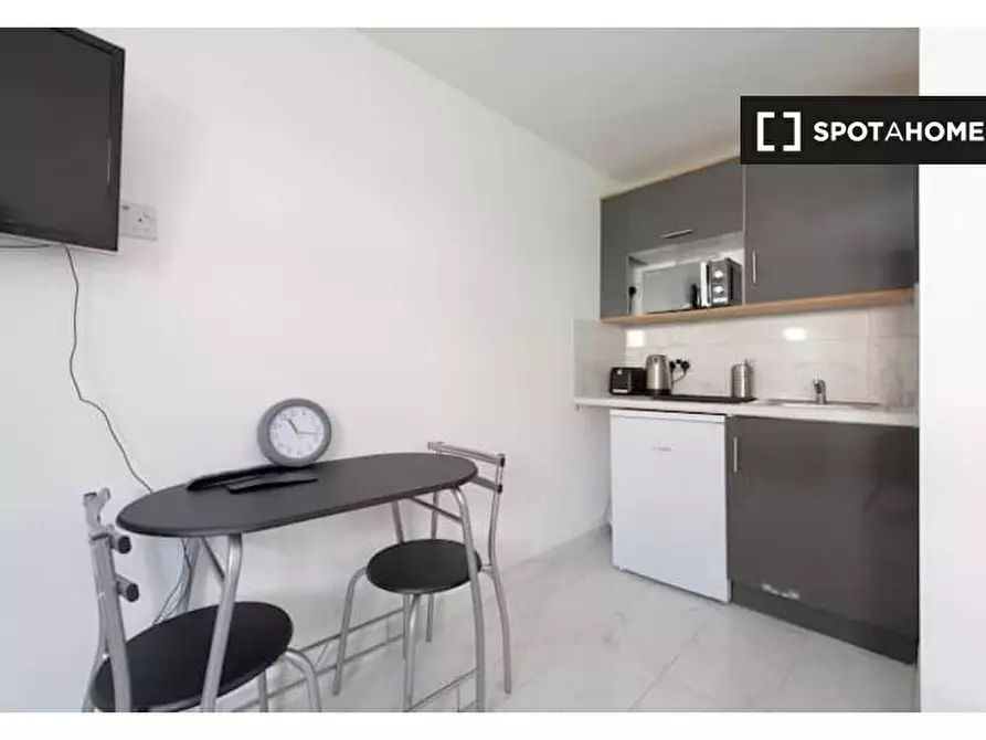 Immagine 9 di Ufficio in affitto  in Flat a Barnet