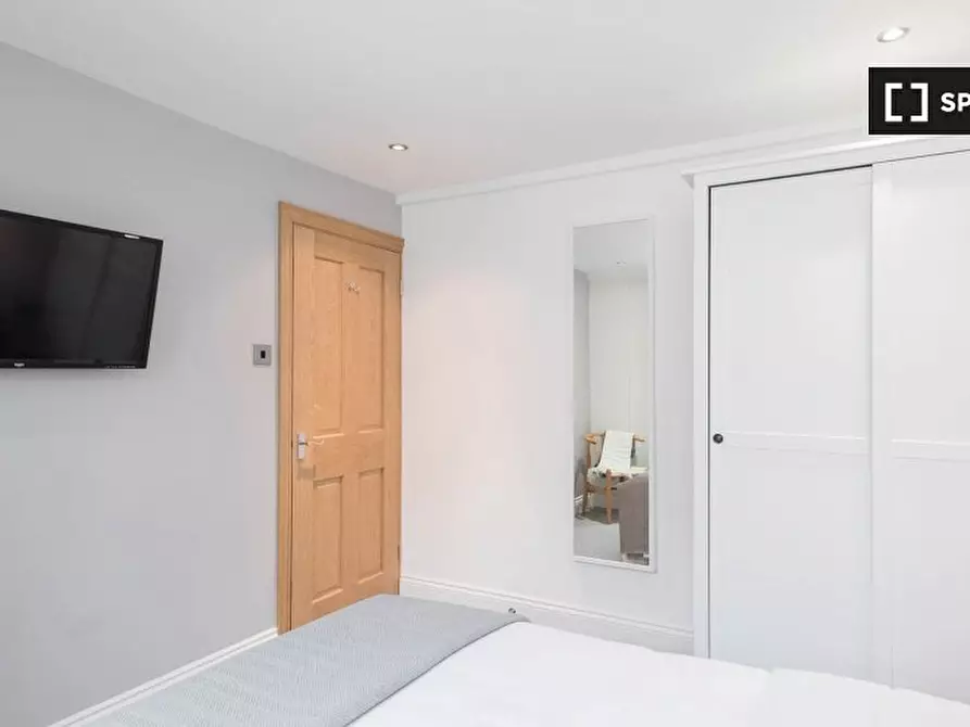 Immagine 9 di Appartamento in affitto  in Windmill St a Camden Town