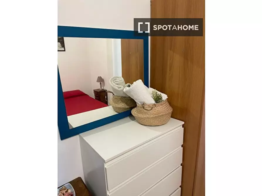 Immagine 3 di Camera condivisa in affitto  in Vico Latilla a Napoli