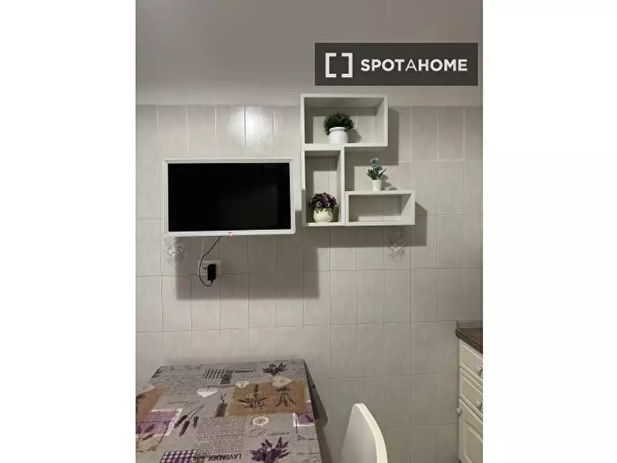 Immagine 14 di Camera condivisa in affitto  in Viale dello Scalo S. Lorenzo a Roma