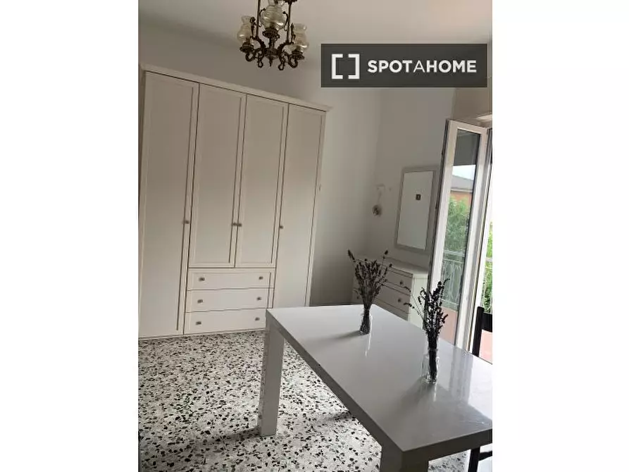 Immagine 5 di Camera condivisa in affitto  in Via G. Deledda a Treviolo