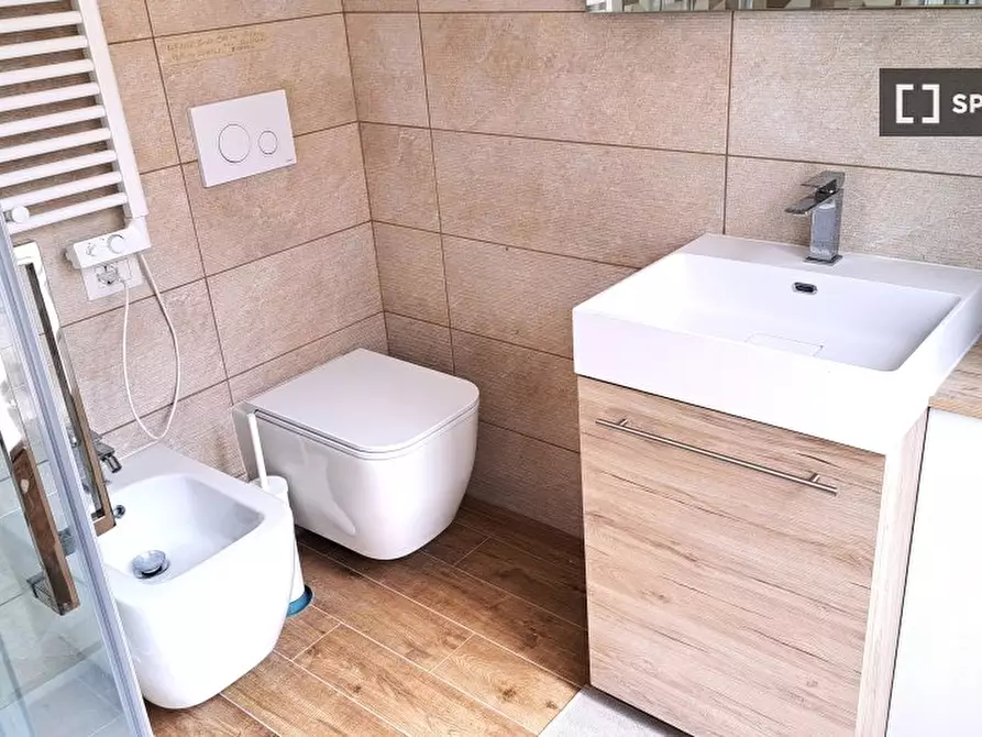 Immagine 14 di Appartamento in affitto  in Via Appia Nuova a Roma