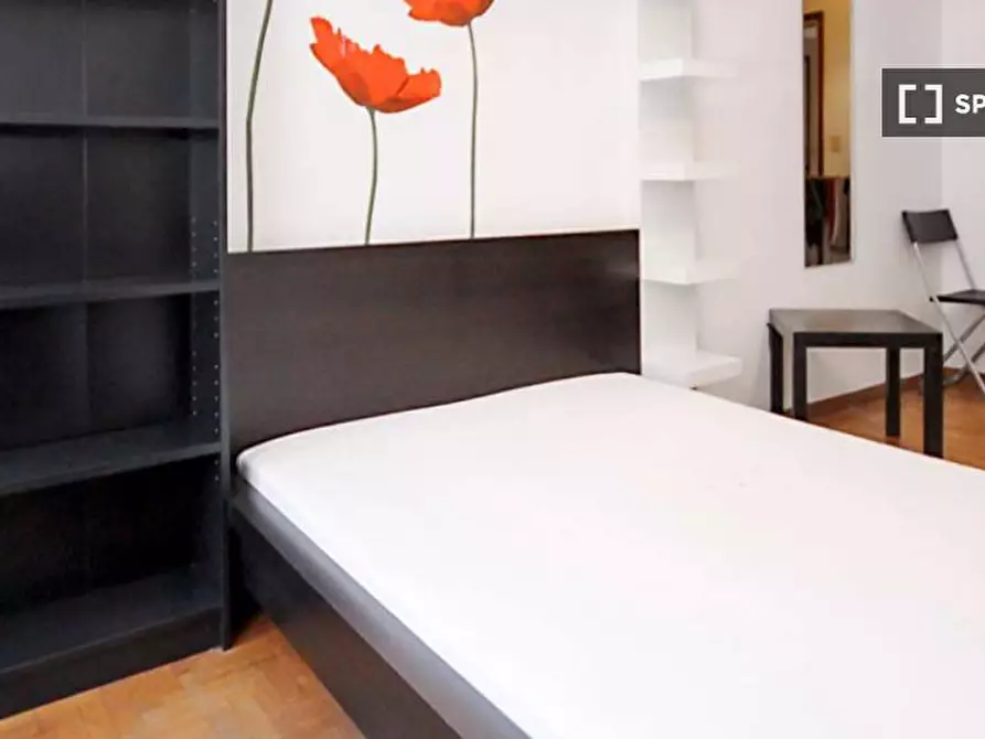 Immagine 19 di Camera condivisa in affitto  in Viale Campania a Milano