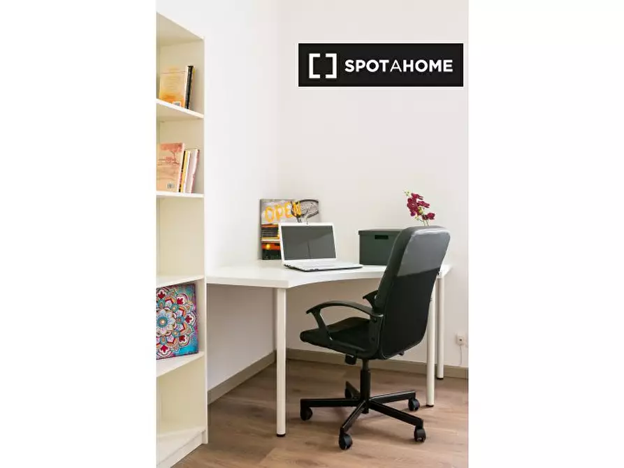 Immagine 2 di Camera condivisa in affitto  in Via S Paolo a Torino