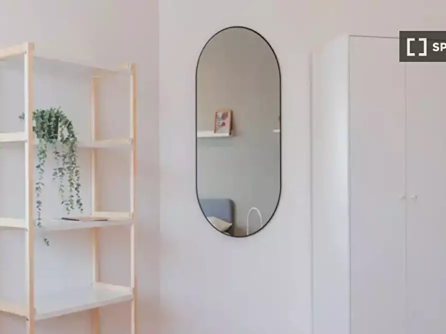 Immagine 4 di Camera condivisa in affitto  in Via Baldo degli Ubaldi a Roma