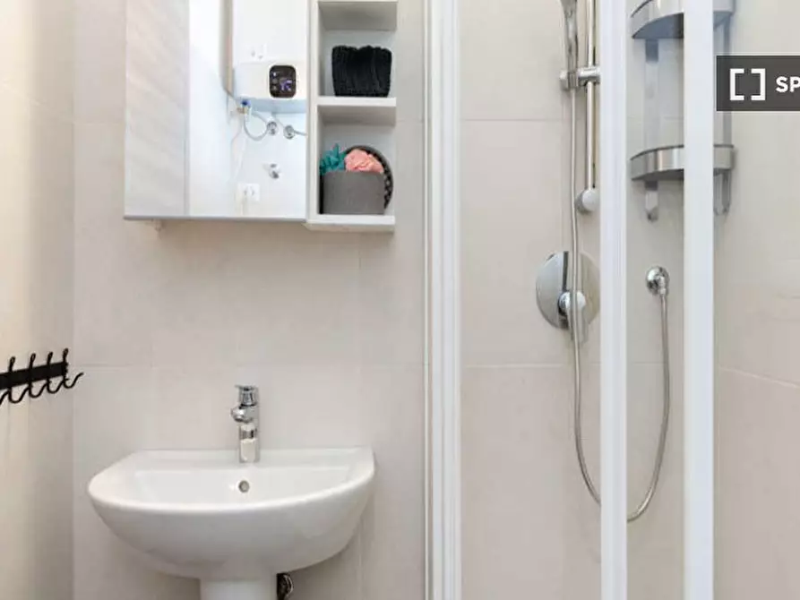 Immagine 11 di Camera condivisa in affitto  in Via Macedonio Melloni a Milano