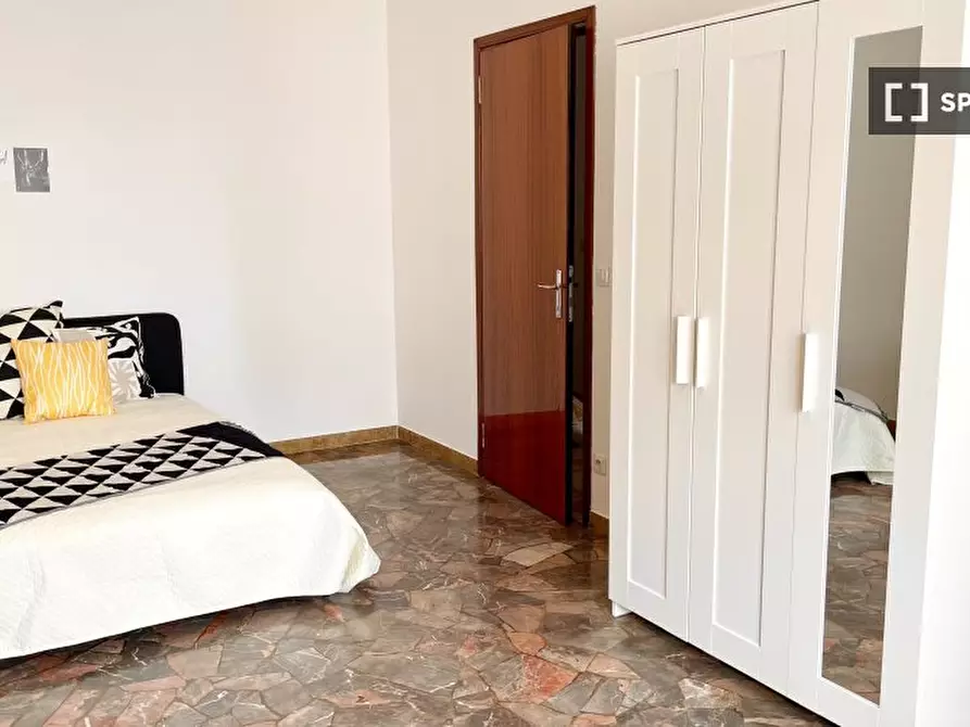 Immagine 2 di Camera condivisa in affitto  in VIA CADUTI DI CEFALONIA a Firenze