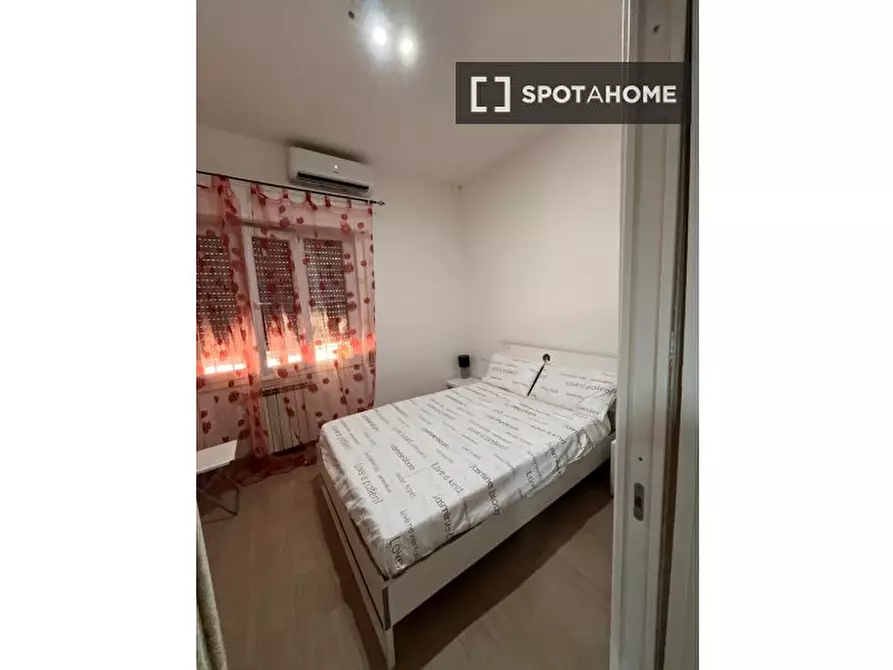 Immagine 12 di Appartamento in affitto  in Via Rocca di Papa a Roma