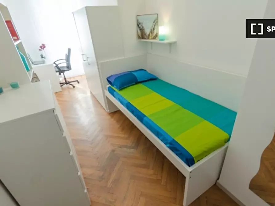 Immagine 2 di Camera condivisa in affitto  in Piazza Tancredi Galimberti a Torino