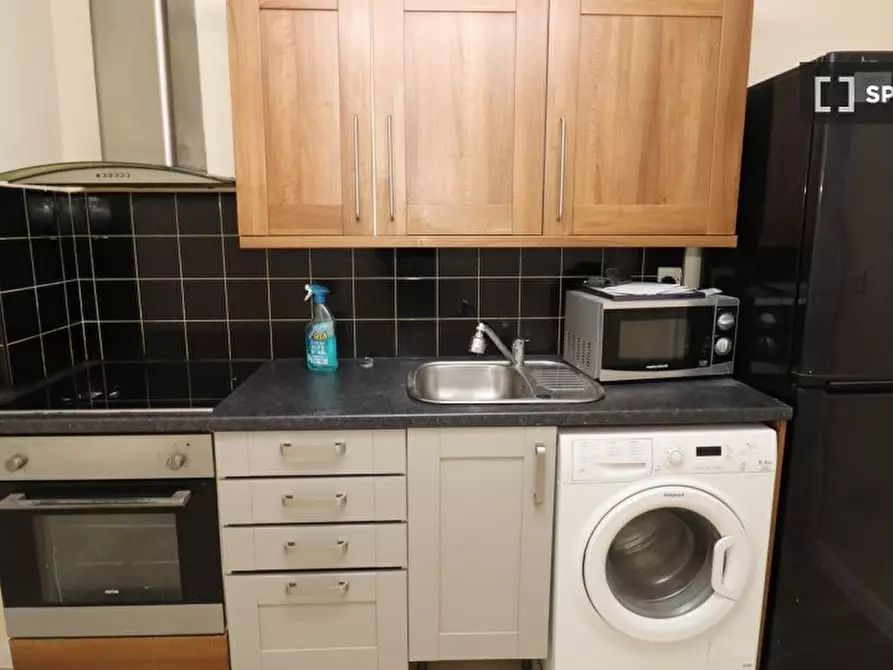 Immagine 3 di Camera condivisa in affitto  in Westferry Road a Poplar