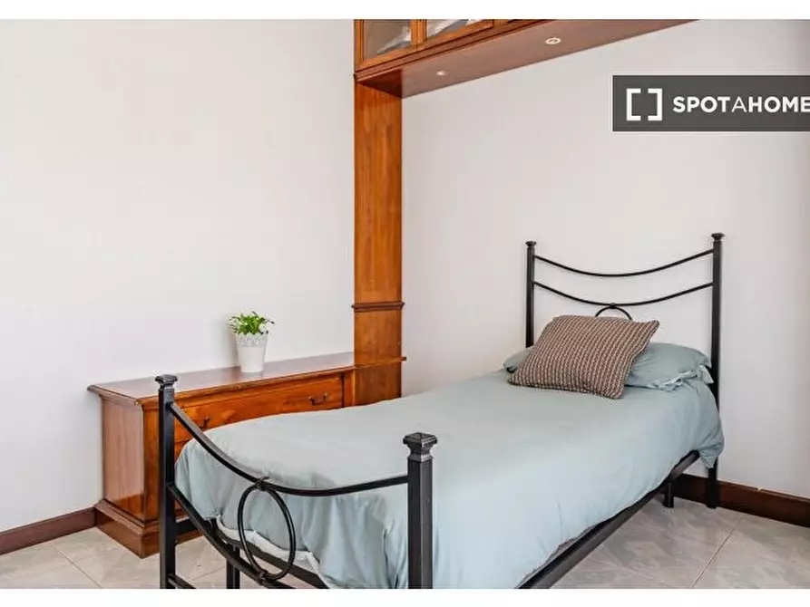 Immagine 2 di Camera condivisa in affitto  in Via Lodovico Il Moro a Milano