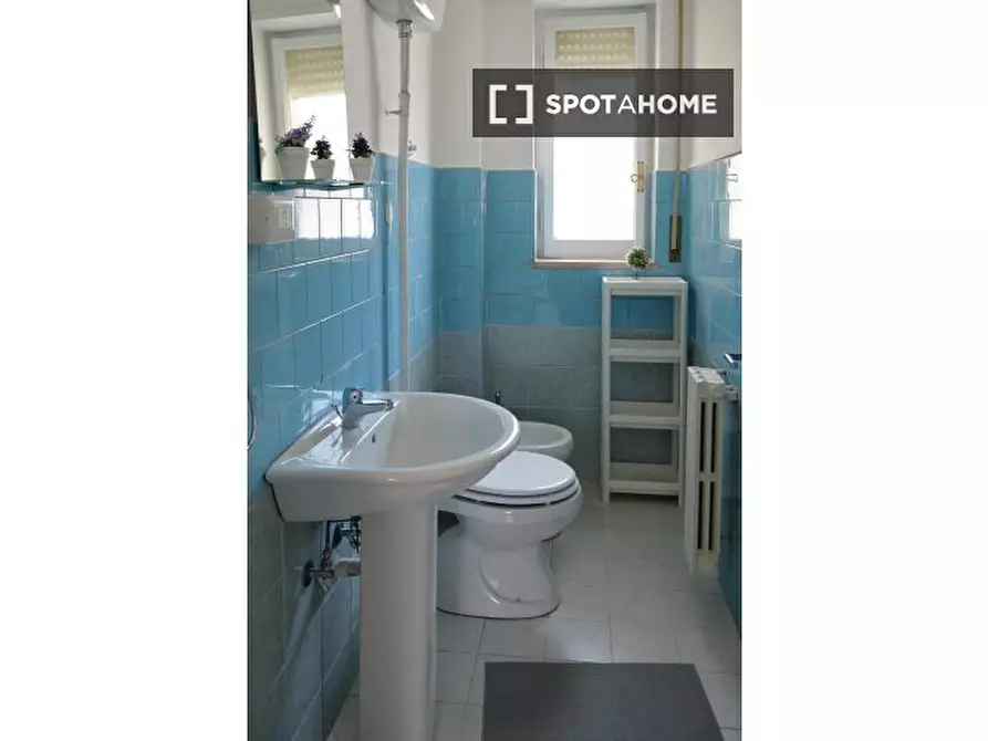 Immagine 19 di Camera condivisa in affitto  in Via Terracina n. fab. A - sc. H int. 27 a Napoli