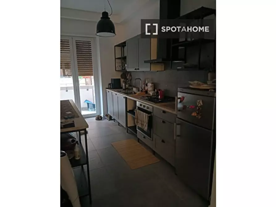 Immagine 4 di Camera condivisa in affitto  in Via Ippolito Nievo a Roma