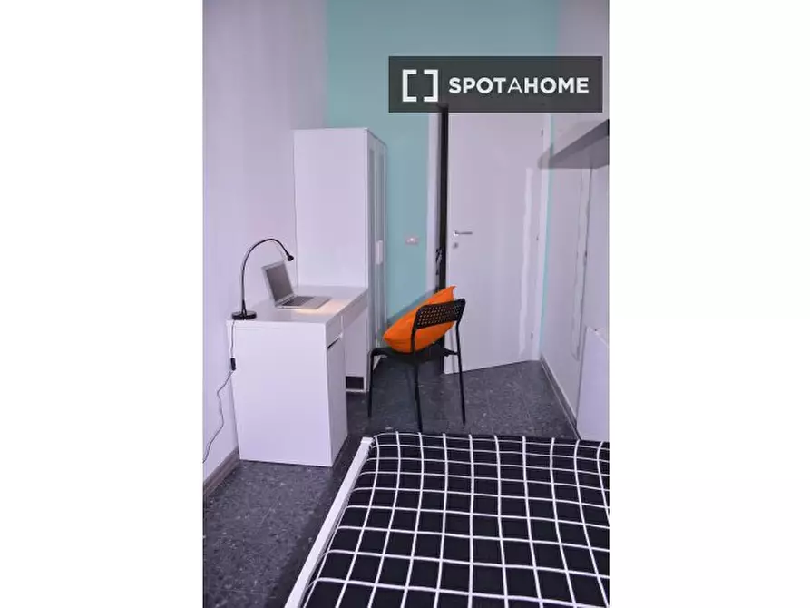 Immagine 2 di Camera condivisa in affitto  in Via Ingurtosu n a Cagliari