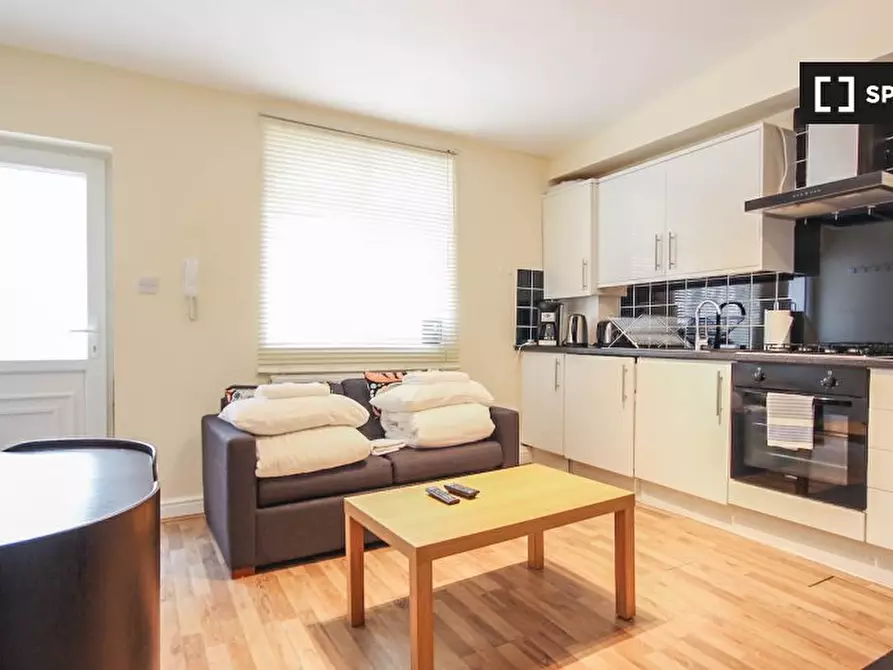 Immagine 1 di Appartamento in affitto  in Pratt St a Camden Town